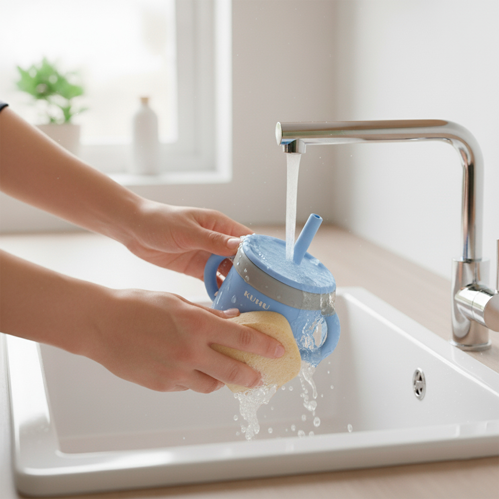 Copo De Treinamento Kuhu 240ml Bico Antivazamento Azul